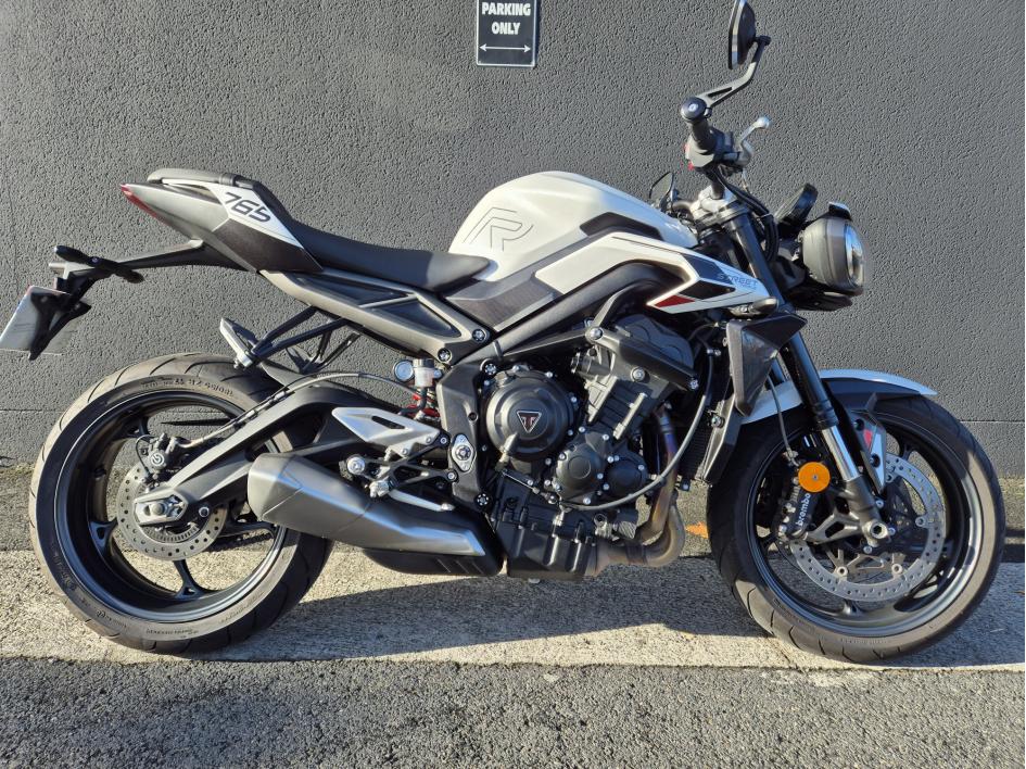 TRIUMPH STREET TRIPLE 765 R