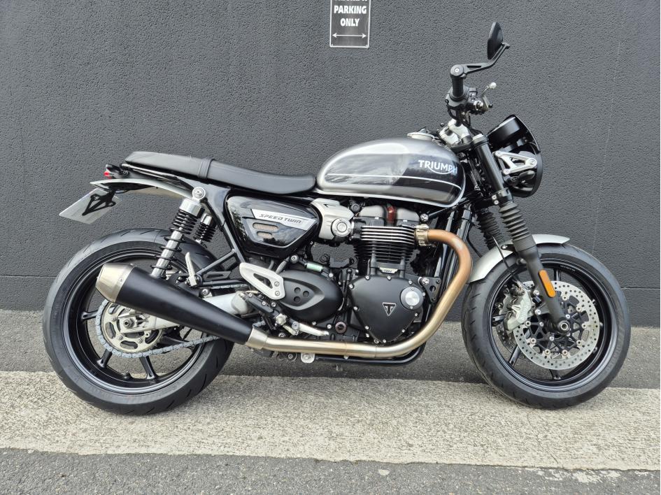 TRIUMPH SPEED TWIN 1200