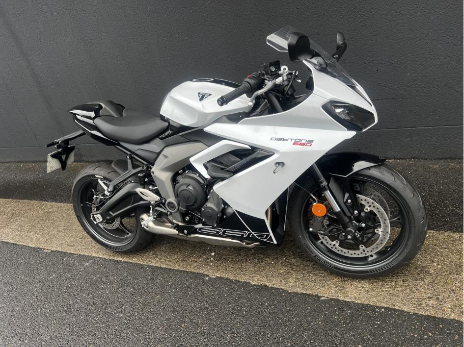 TRIUMPH DAYTONA 660 A2