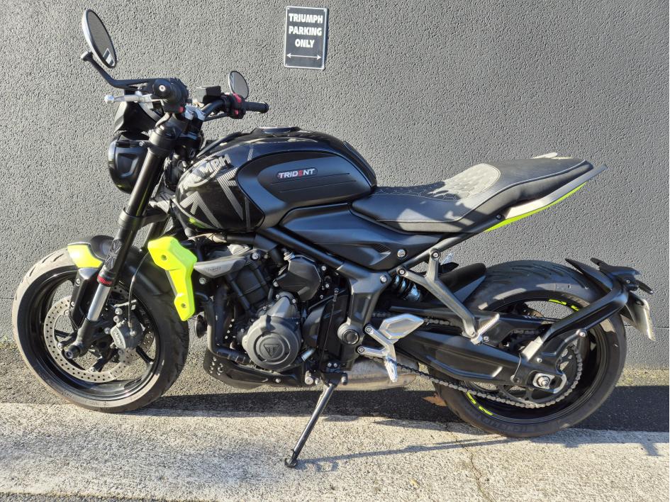 TRIUMPH TRIDENT 660