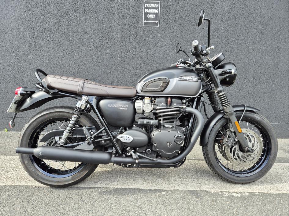 TRIUMPH Bonneville T120 Black
