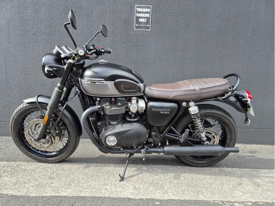 TRIUMPH Bonneville T120 Black