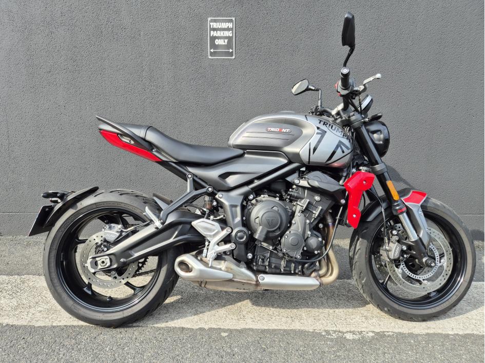 TRIUMPH TRIDENT 660
